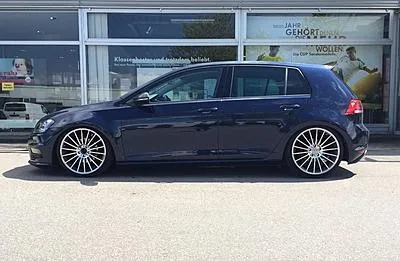 VW Golf 7 mit KT 15 8.5 × 20″ ET 42 · 5×112 silver